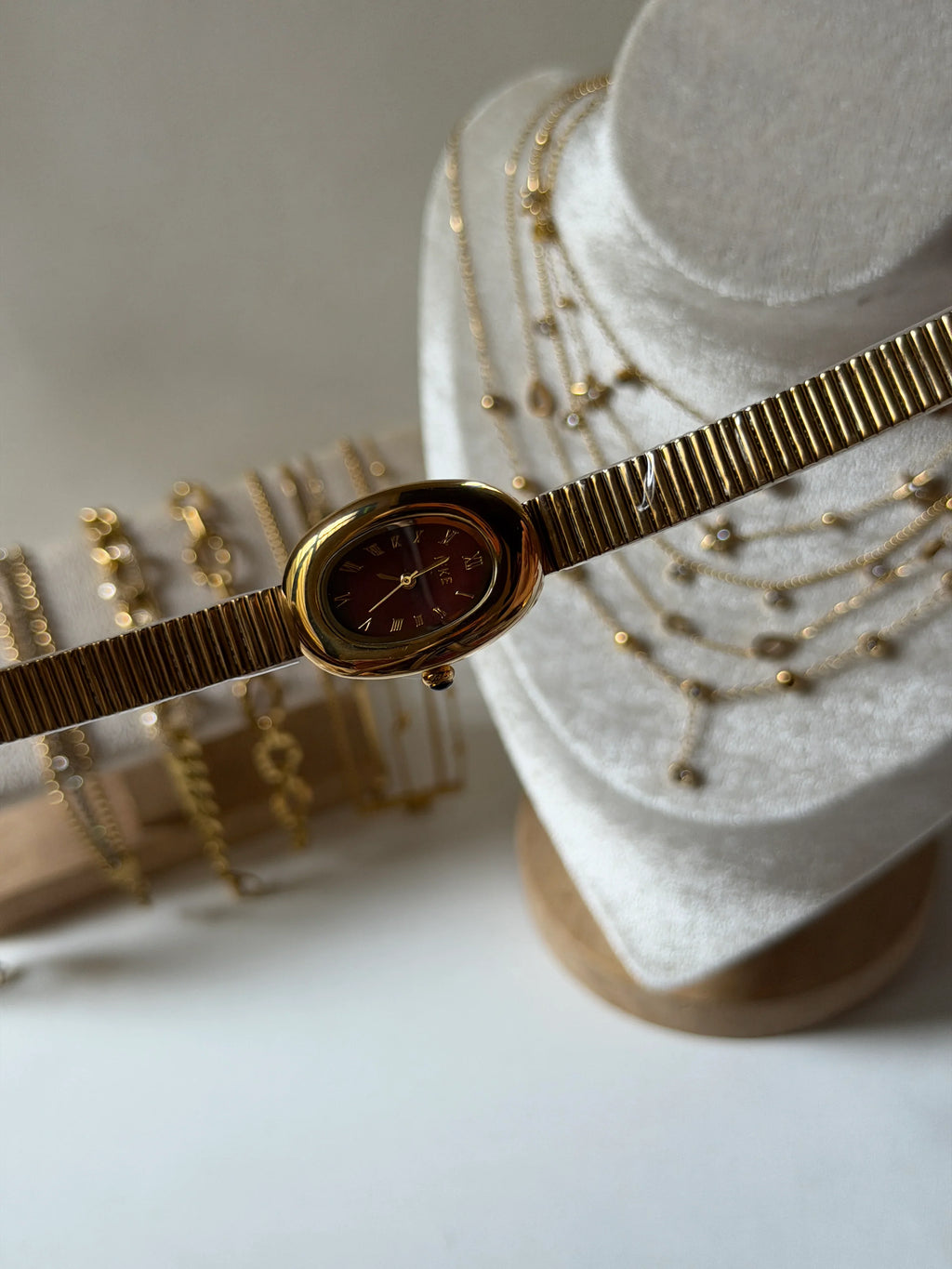 Aurel cherry Luxe vintage watch