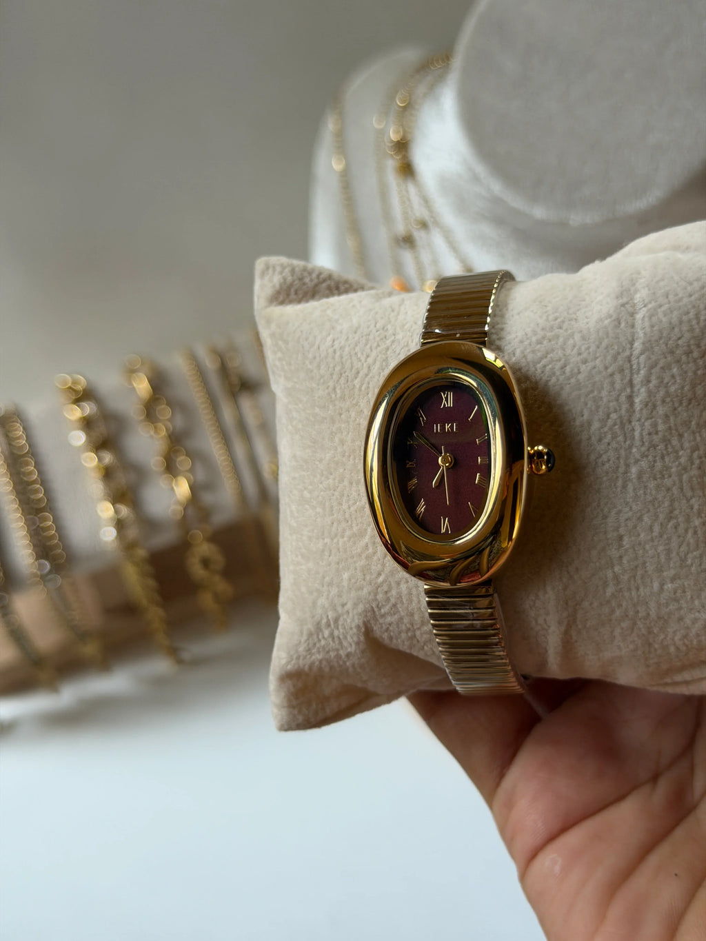 Aurel cherry Luxe vintage watch
