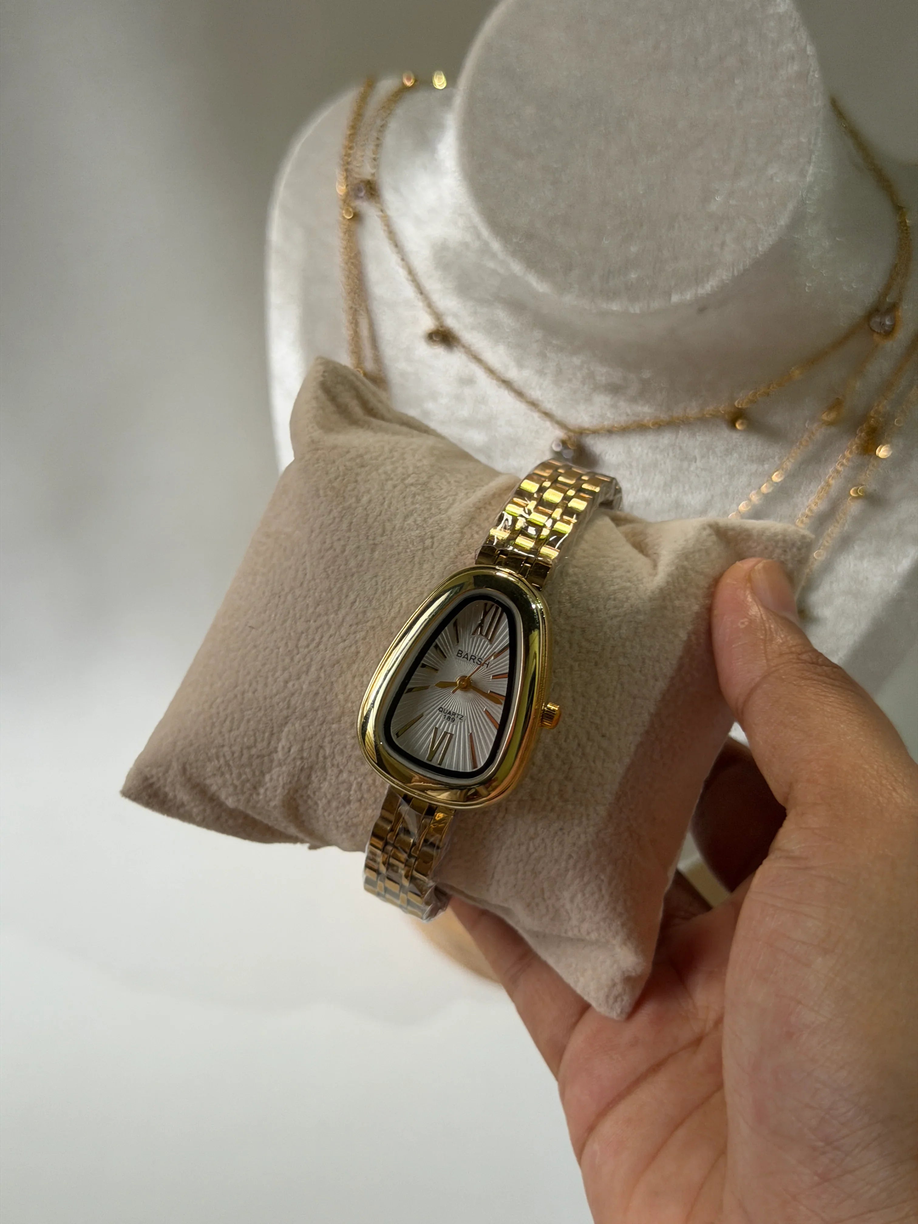 Elion white vintage watch