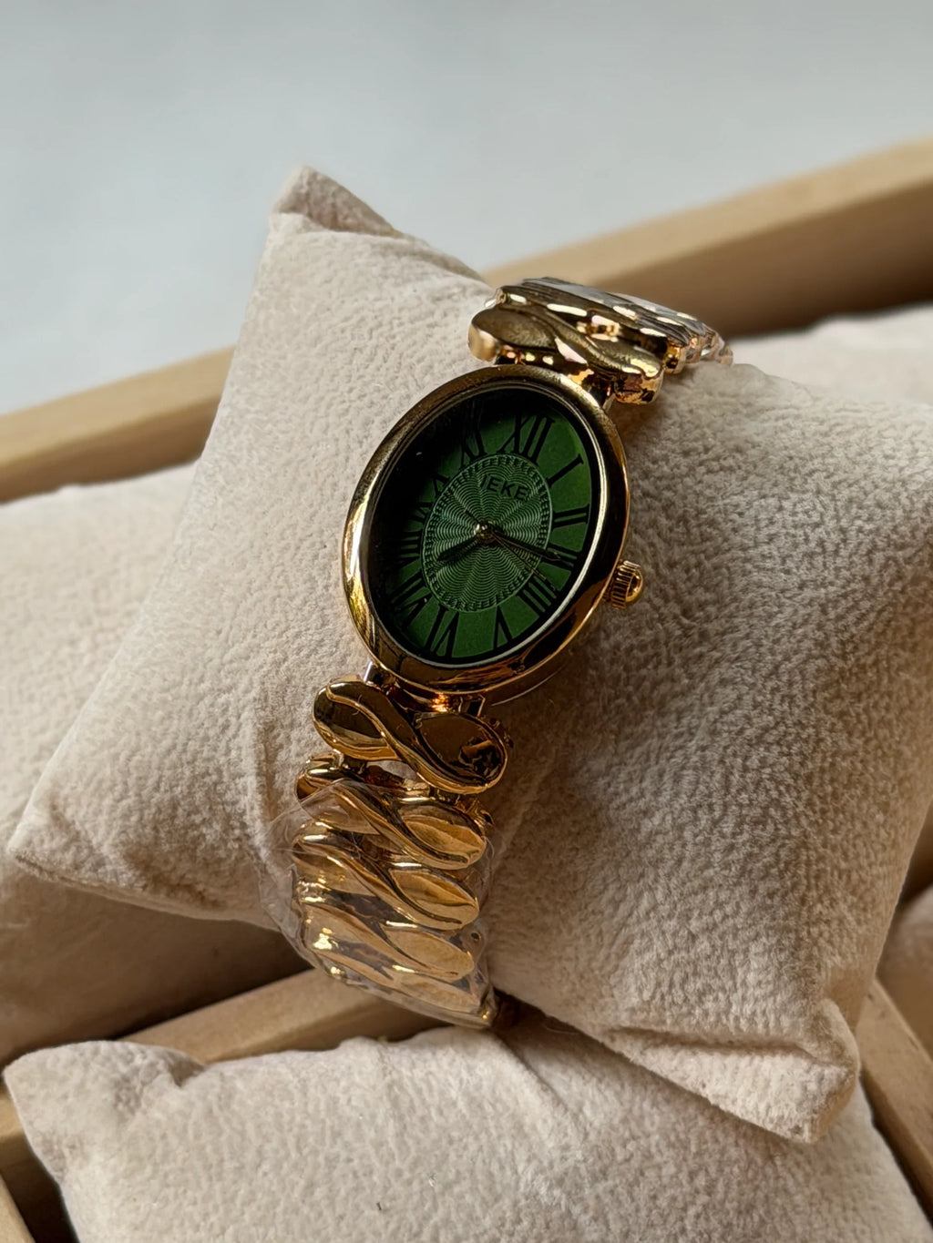 Emerald luxe watch